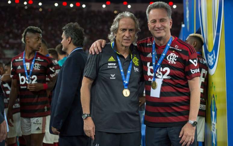 O técnico Jorge Jesus e o presidente Rodolfo Landim em comemoração do Brasileirão (Foto: Alexandre Vidal/CRF)