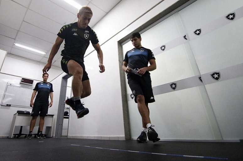 Japonês realiza exames no Nilton Santos (Foto: Vítor Silva/Botafogo)