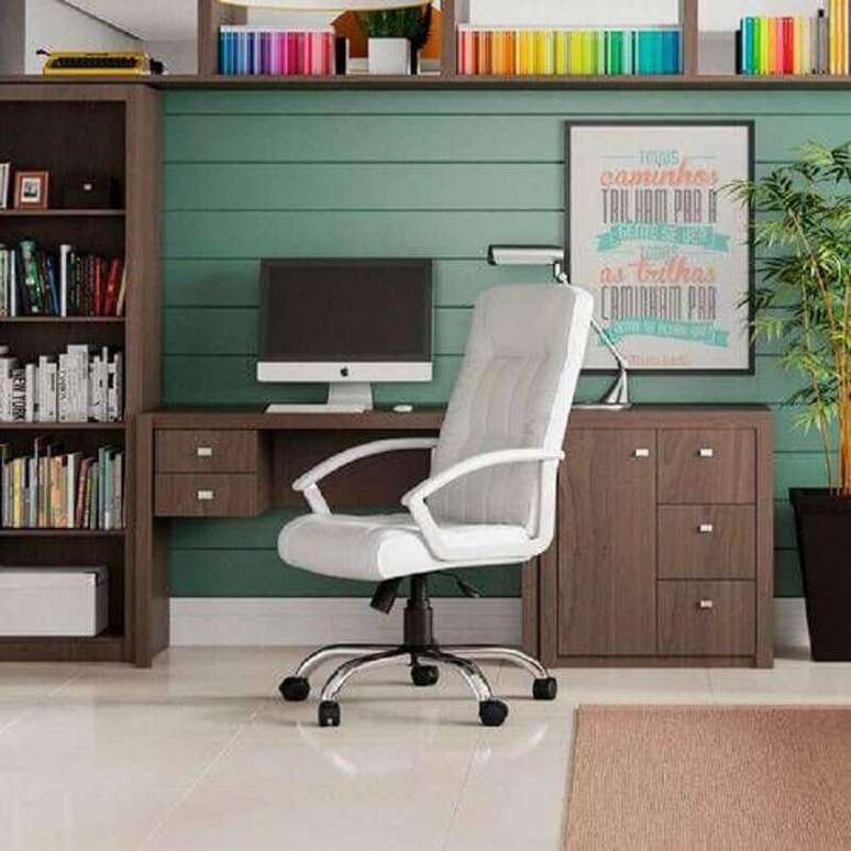 31. Cadeira girat&oacute;ria branca &ndash; Foto: Pinterest