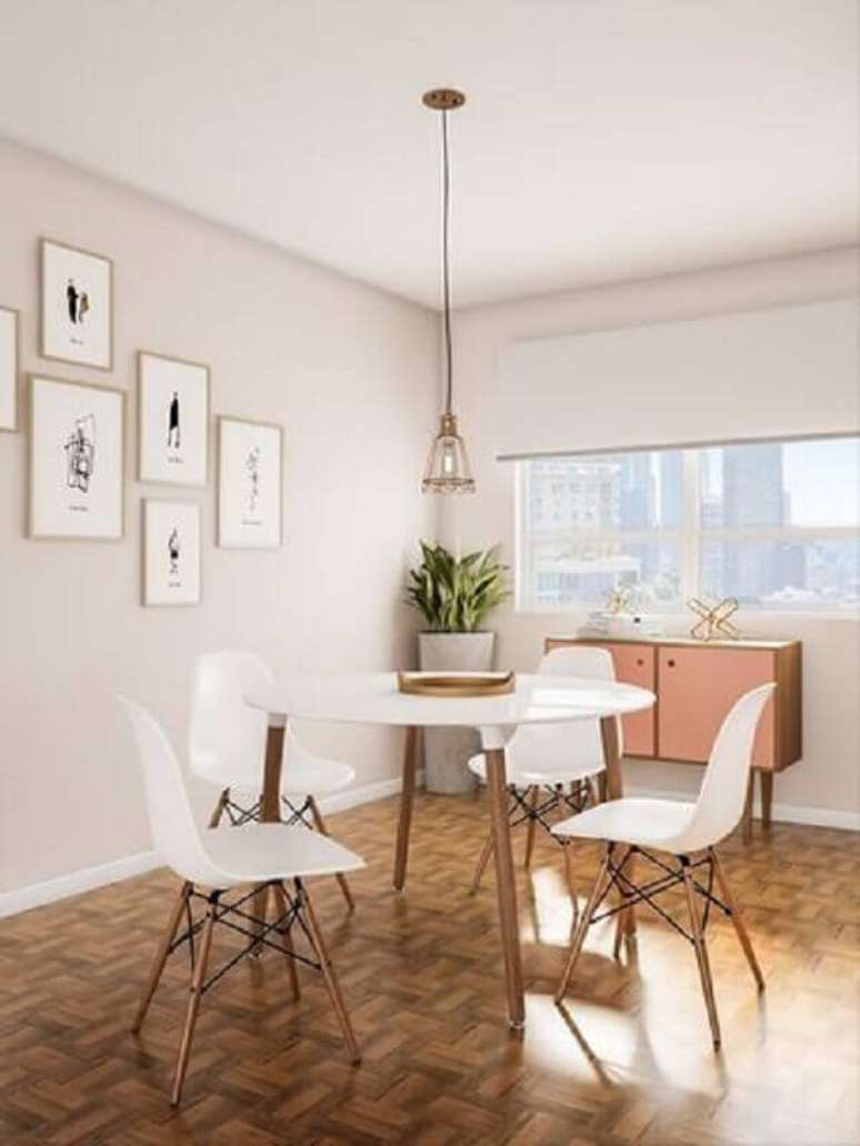 67. Cadeira eames branca para decoração de sala de jantar com mesa redonda – Foto: Pinterest