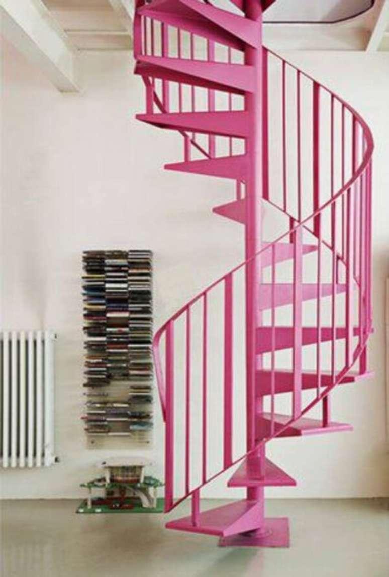 74. Escada caracol cor de rosa – Via: Let Go