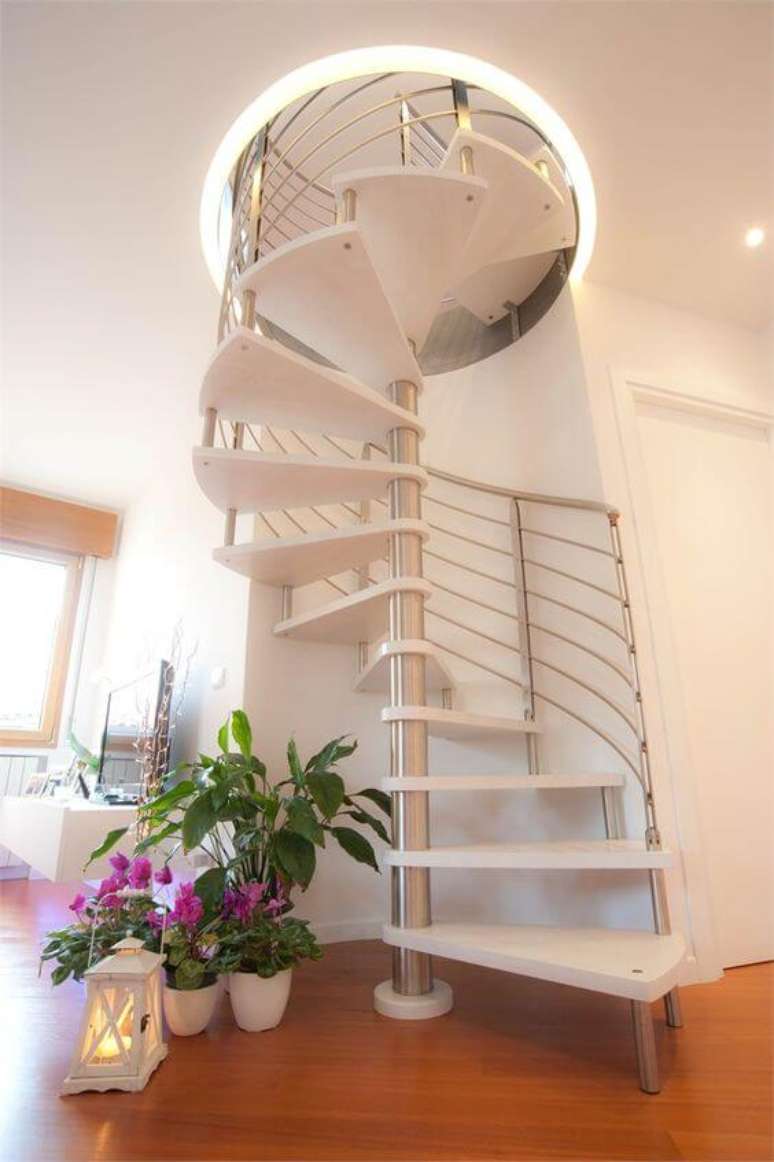 61. Escada caracol branca – Foto: Archi Lover