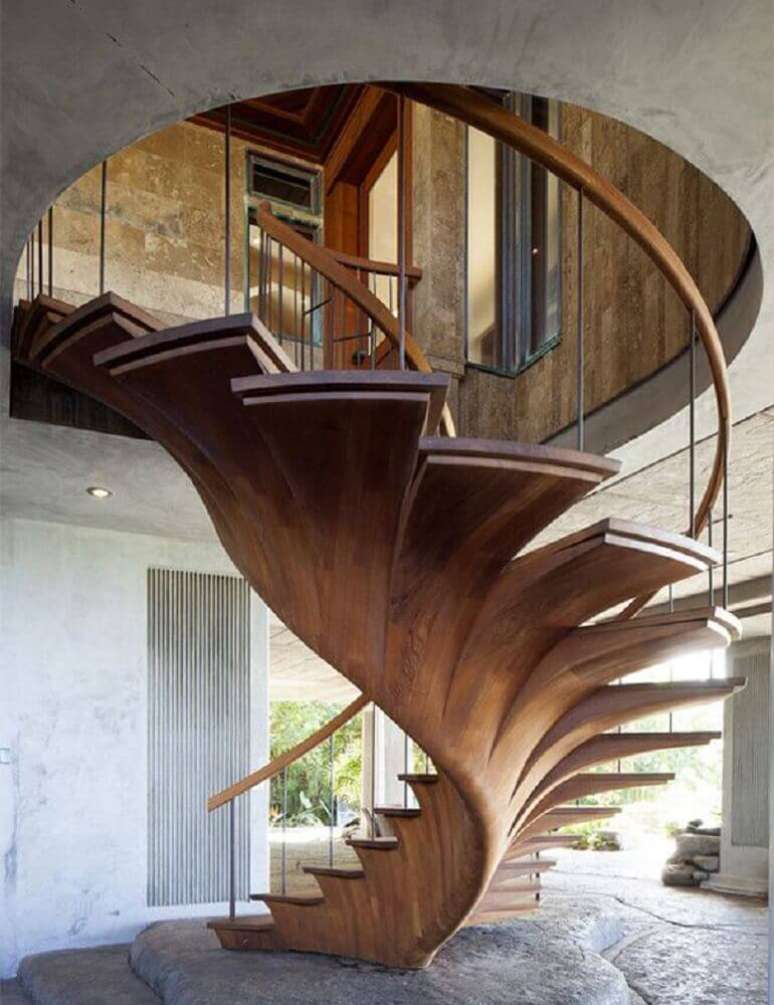 22. Modelo de escada espiral de madeira moderna e sofisticada