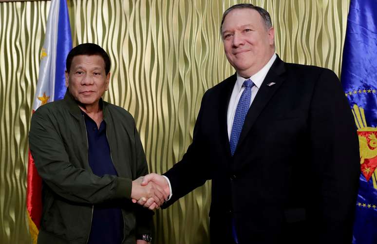 Presidentefilipino, Rodrigo Duterte, e o secretário de Estado dos EUA, Mike Pompeo, se cumprimentam em Manila
28/02/2019
Marquez/Pool via REUTERS