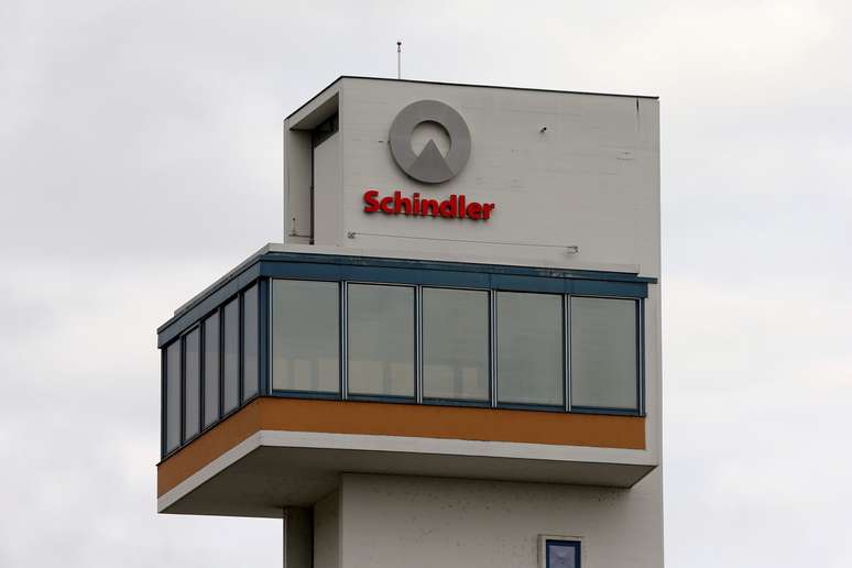 Logotipo da fabricante de elevadores Schindler, em unidade da companhia, na Su&iacute;&ccedil;a. 31/5/2016. REUTERS/Arnd Wiegmann  