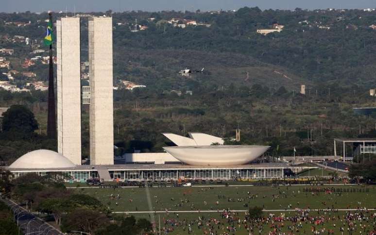 Manifestações em frente ao Congresso Nacional, em Brasília. 24/05/2017. REUTERS/Paulo Whitaker