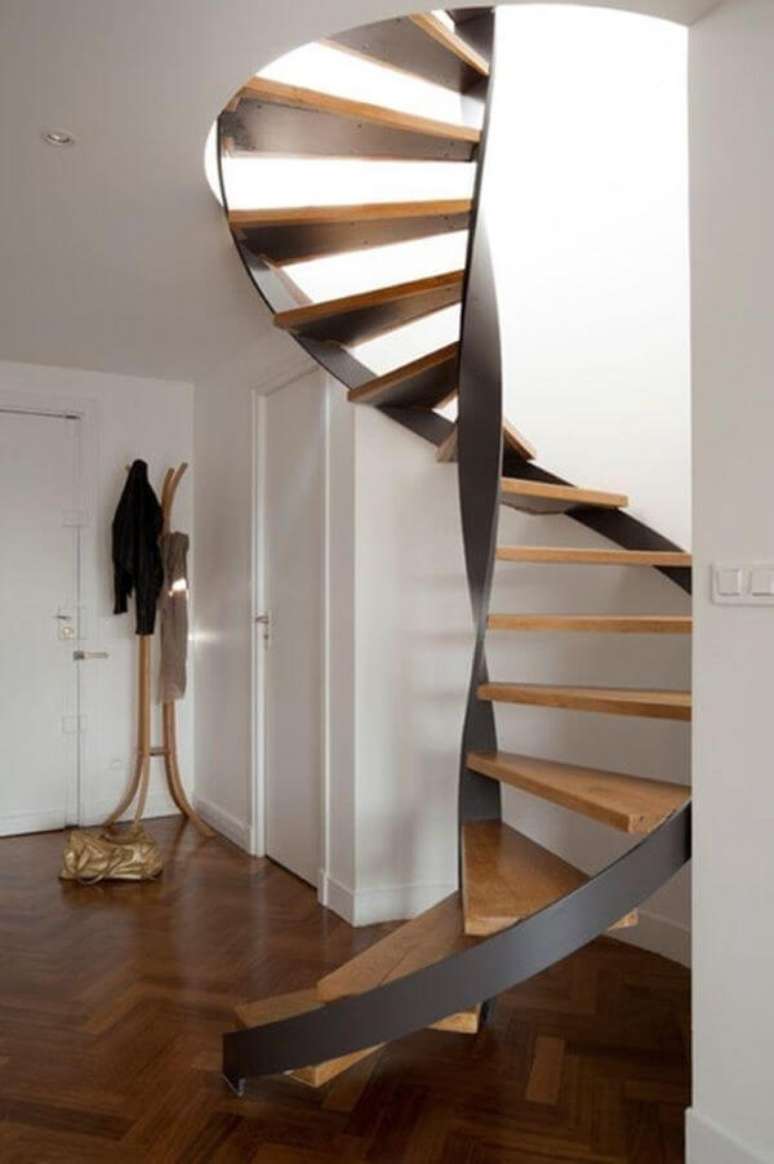 83. Escada decor caracol – Via: Tua Casa