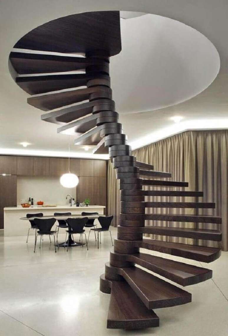 58. Linda e moderna escada espiral de madeira