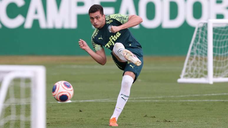 Luan Silva se destacou no treino da manhã na Academia de Futebol (Foto: Cesar Greco)