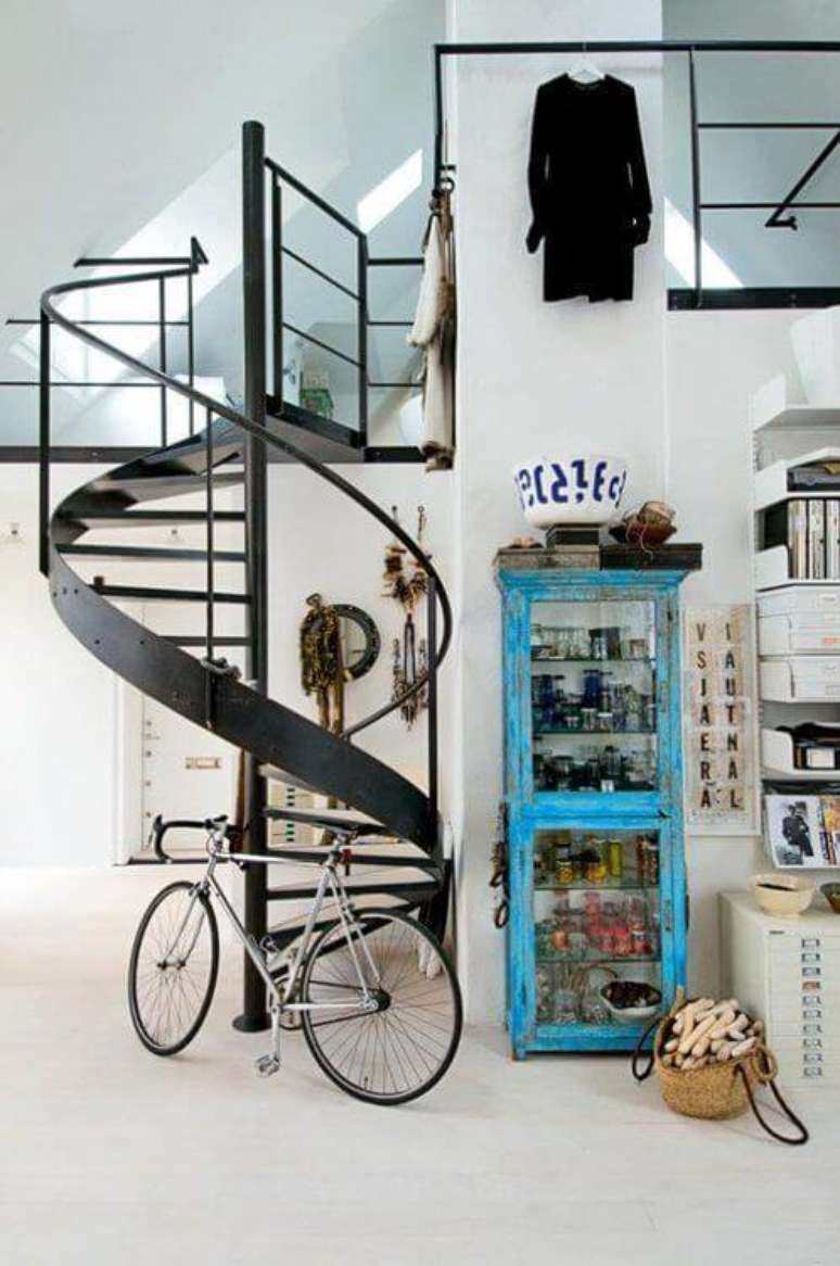 90. Escada caracol de ferro – Via: Shop Design