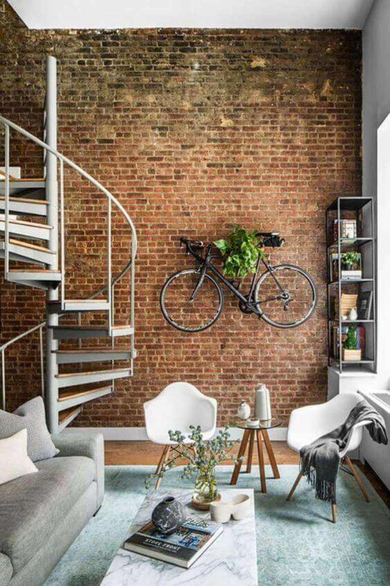 66. Escada caracol na sala de estar moderna – Foto: Assuntos Criativos