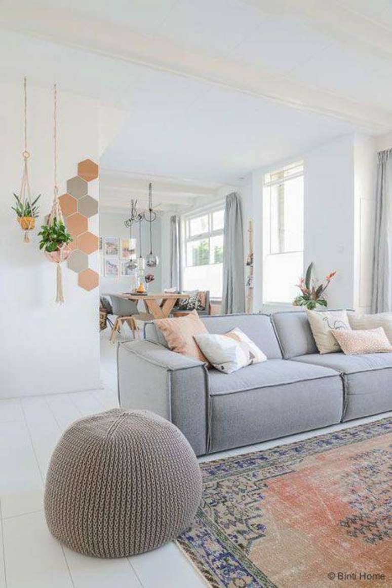 81. O coral em tons pasteis tamb&eacute;m fica lindo na decora&ccedil;&atilde;o.