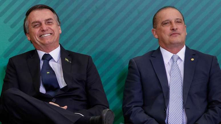 Jair Bolsonaro com Onyx Lorenzoni em janeiro de 2019; ministro já vinha perdendo poderes há meses