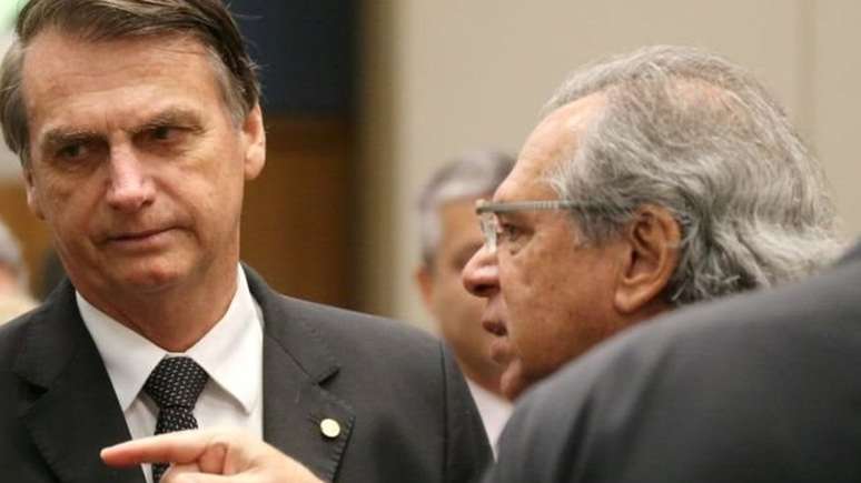"Pergunta ao Paulo Guedes", costuma dizer Bolsonaro quando questionado sobre políticas econômicas do governo.