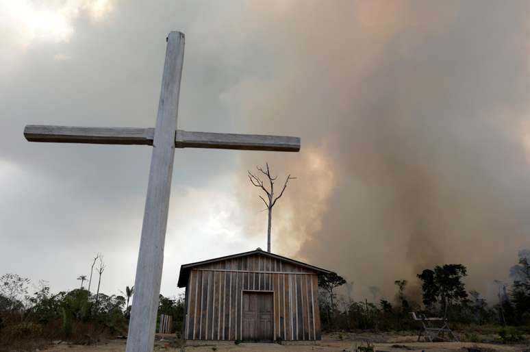 Igreja católica na floresta amazônica perto de Porto Velho
27/08/2019 REUTERS/Ricardo Moraes