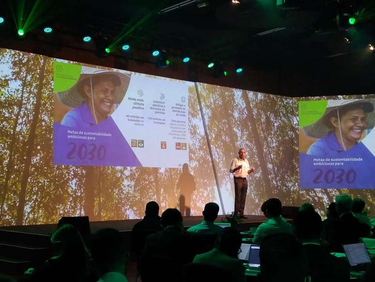 Executivo da Suzano fala durante encontro da companhia com investidores e analistas, em S&atilde;o Paulo. 13/2/2020. Alberto Alerigi Jr./Reuters