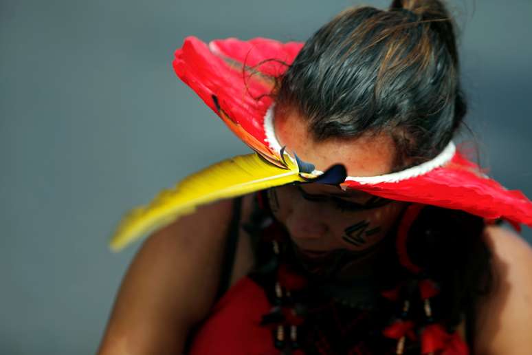 Indígena participa de manifestação em defesa de terra indígena em Brasília 4/6/2019 REUTERS/Adriano Machado