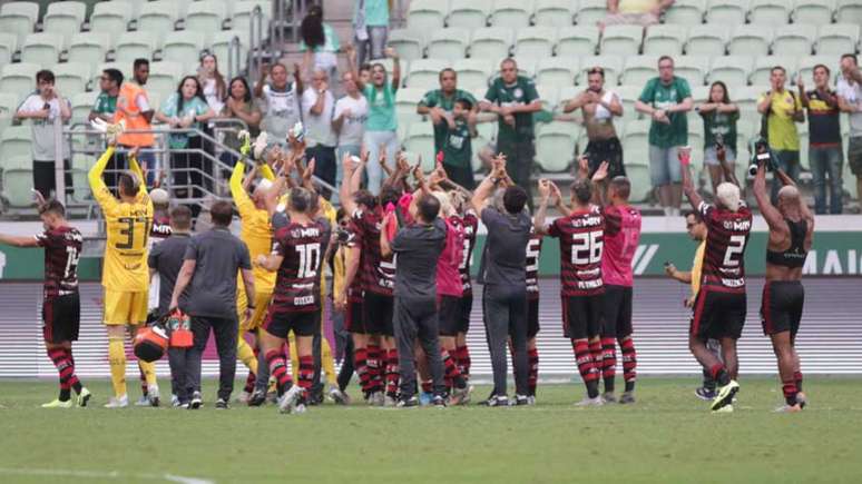 Flamengo venceu no Allianz e, de forma simbólica, agradeceu aos torcedores que não estavam presentes (Foto: Julio Zerbatto/ Julio Zerbatto/MyPhoto Press/Lancepress!)