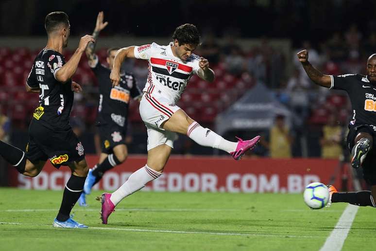 Pato enfrentou o Corinthians duas vezes pelo São Paulo e não fez gols - FOTO: Rubens Chiri/saopaulofc.net