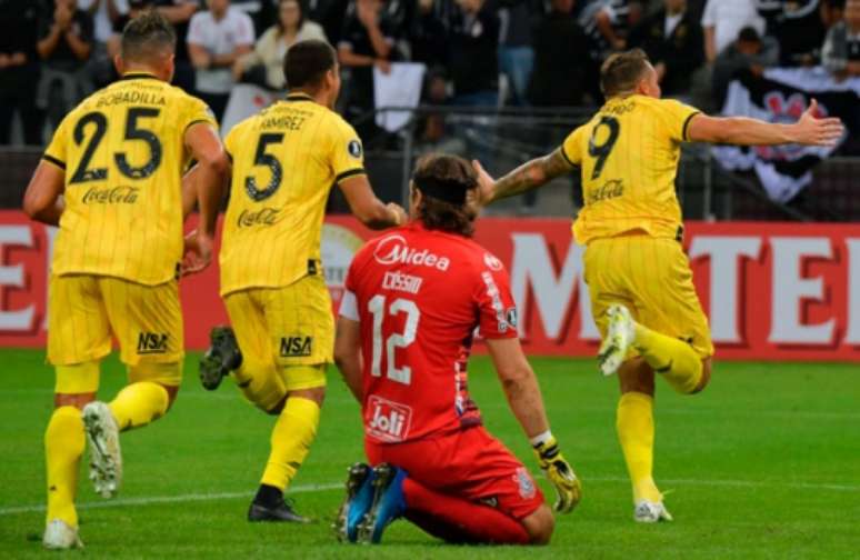 Corinthians foi eliminado, de novo, para o Guaraní-PAR na Copa Libertadores (Foto: NELSON ALMEIDA / AFP)