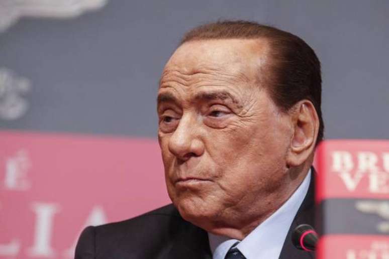Silvio Berlusconi é suspeito de ter manipulado testemunhas
