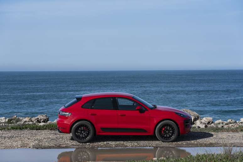 O novo Macan GTS tem rodas de 20" e grandes discos de freios.