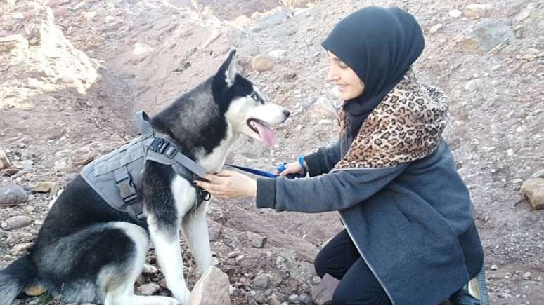 Sahba Barakzai amava sua cachorra, um husky siberiano de sete meses chamado Aseman