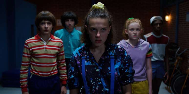 Da esquerda para a direita: Noah Schnapp (Will), Finn Wolfhard (Mike), Millie Bobby Brown (Eleven), Sadie Sink (Max) e Caleb McLaughlin (Lucas), durante cena da 3ª temporada da série Stranger Things.