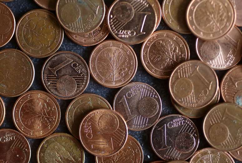 Ilustração mostra moedas de um centavo de euro
08/04/2017
REUTERS/Kai Pfaffenbach