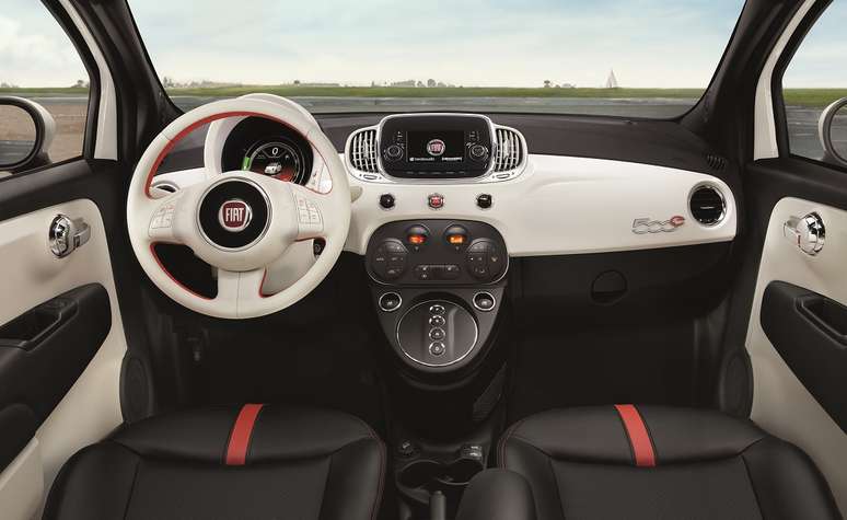 O interior do Cinquecento elétrico traz o design &#034;retrô-futurista&#034; da Fiat