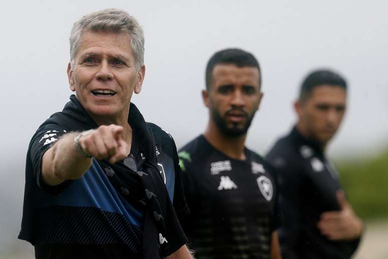 Paulo Autuori em treino do Botafogo (Foto: Vítor Silva/Botafogo)