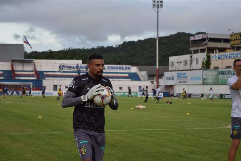 Zé Carlos atingiu a marca de 50 jogos na equipe do Brusque (Foto:opequenopassaro/Brusque)