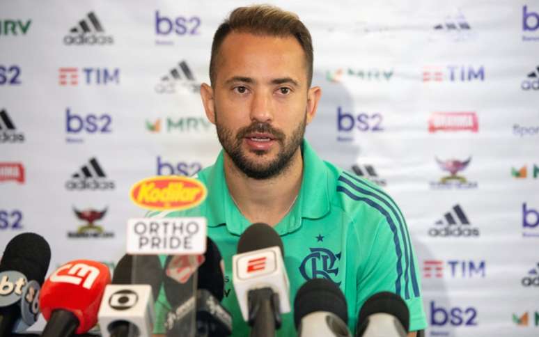 Everton Ribeiro, do Flamengo, em coletiva de imprensa na manhã desta sexta (Foto: Alexandre Vidal / Flamengo)