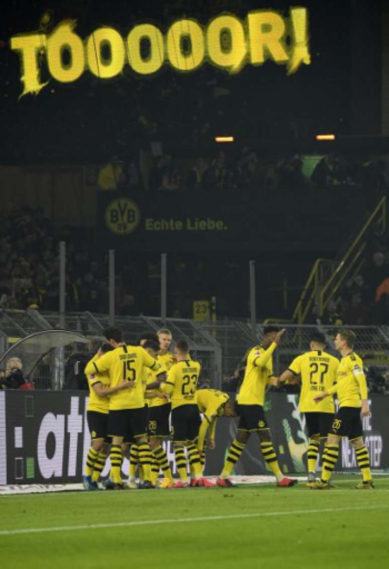 Dortmund não tomou conhecimento do rival (Foto: INA FASSBENDER / AFP)