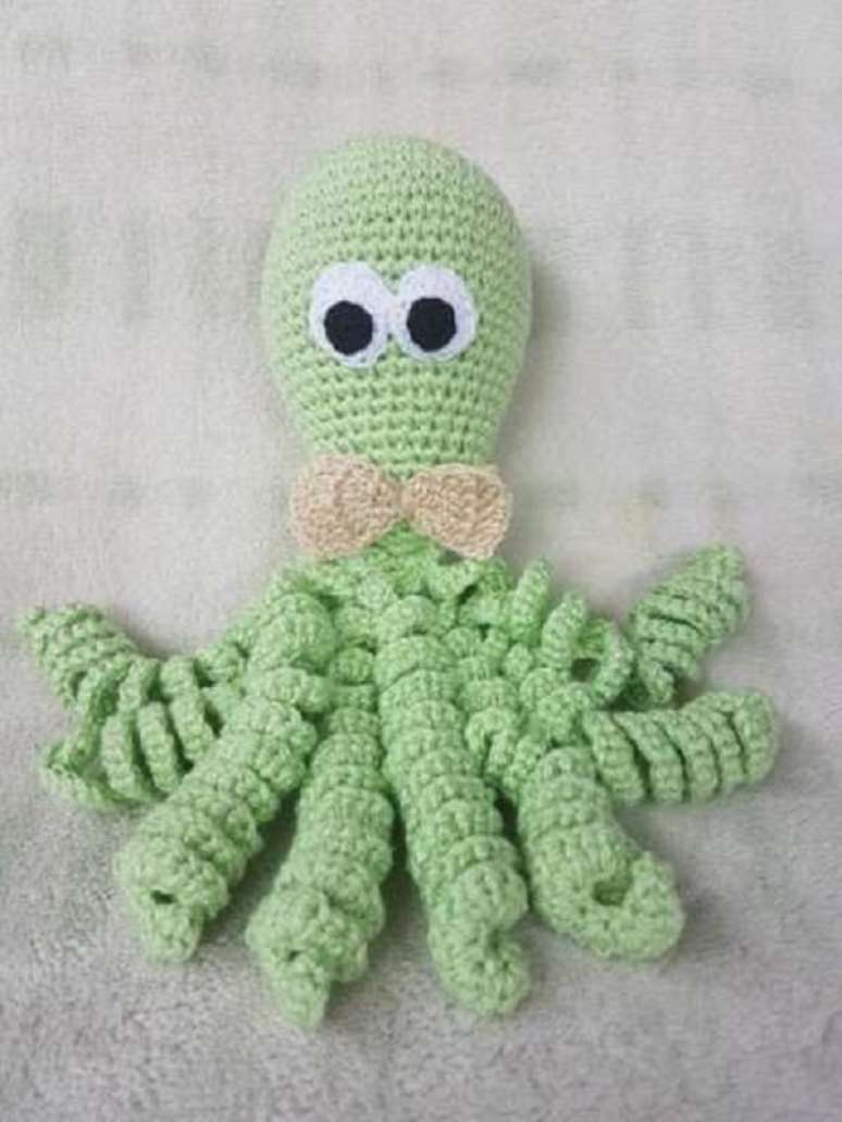 52- Modelo de polvo de crochê em tom verde acalma os bebês. Fonte: Pinterest