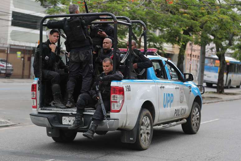 Presença da polícia na Comunidade dos Macacos, em Vila Isabel, no Rio de Janeiro.