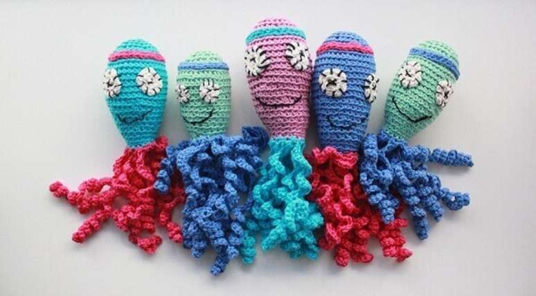 28– Modelos de polvo em crochê coloridos com olhinhos diferenciados. Fonte: Pinterest