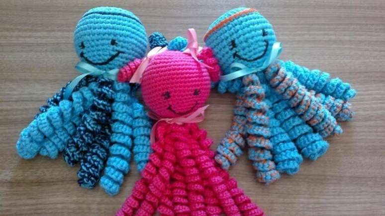 34&ndash; Trio de polvos em croch&ecirc;. Fonte: Pinterest