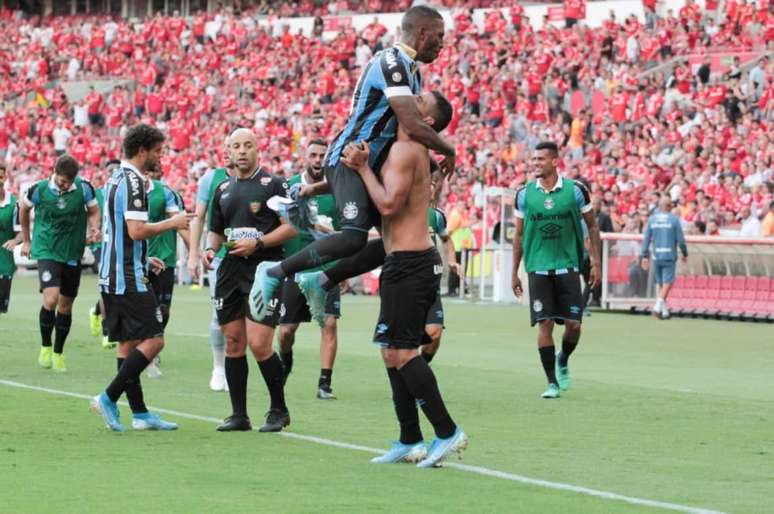 Jogadores do Grêmio comemoram gol (Foto: Photo Premium)