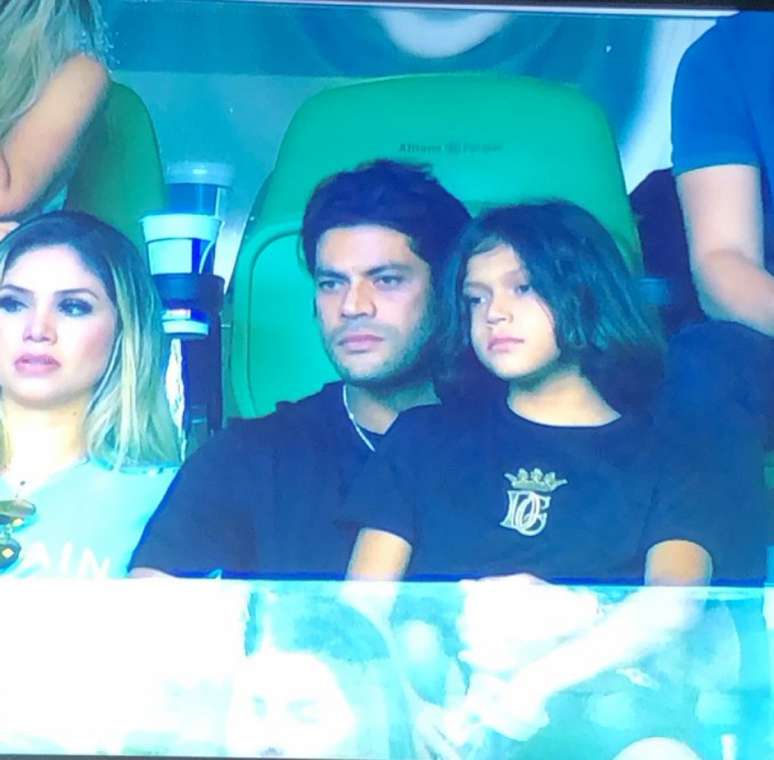 Hulk foi com a família assistir ao jogo do Palmeiras, no Allianz Parque (Imagem: Reprodução/TV Globo)