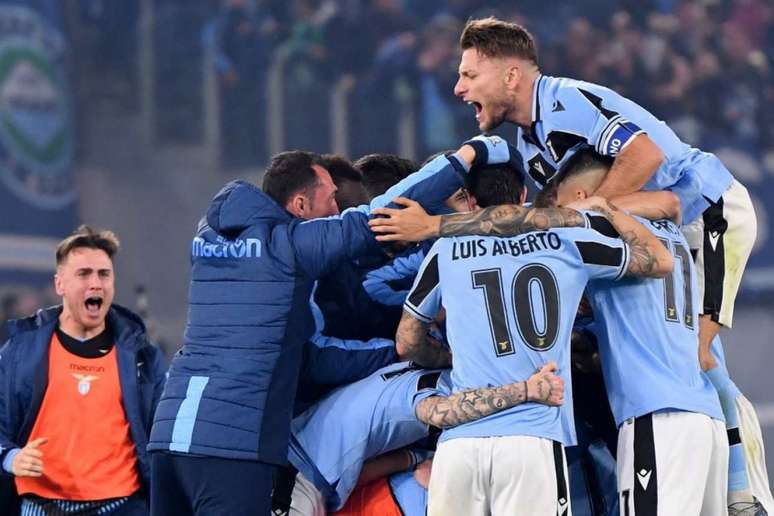 Lazio celebra vitória decisiva na briga pelo título (Foto: AFP)