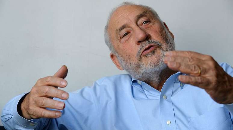 Joseph Stiglitz ressalta que 'um alto n&iacute;vel de desigualdade econ&ocirc;mica cria sistemas pol&iacute;ticos que ajudam a perpetuar essa economia'