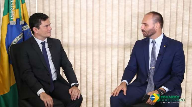 Eduardo Bolsonaro entrevista Sergio Moro.