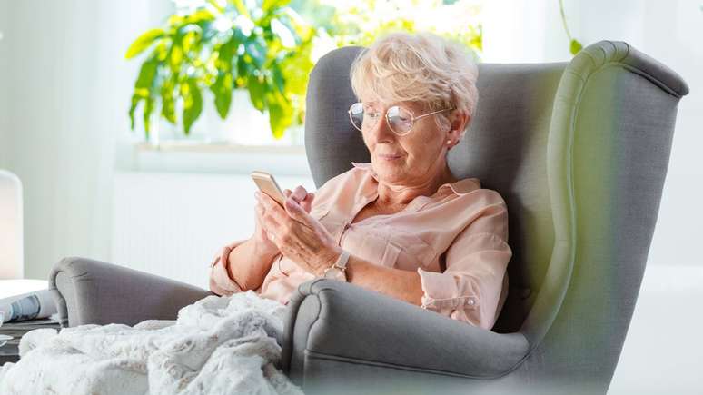 Houve um aumento recorde no número de pessoas idosas que usam smartphones e tablets