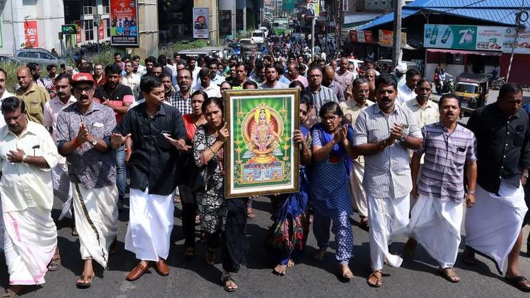 Em 2019, indianos e indianas foram às ruas para protestar contra uma decisão que permitia que mulheres de todas as idades entrassem em um templo