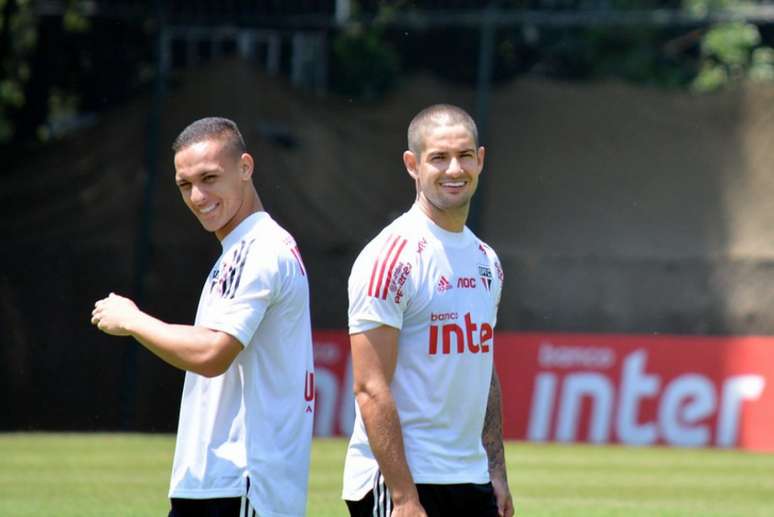 Antony e Pato durante o treino desta segunda-feira - FOTO: Érico Leonan/saopaulofc.net