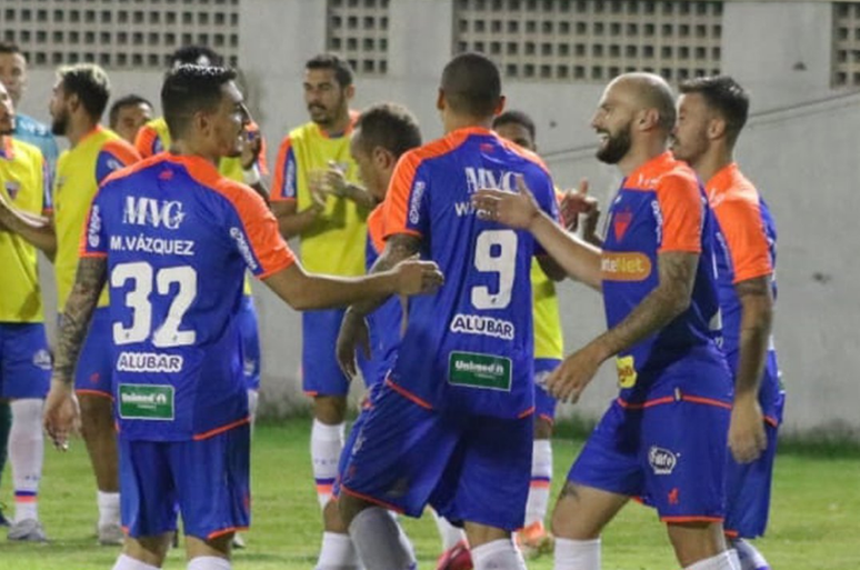 Jogadores comemorando o primeiro gol na partida (Foto: Divulgação/Fortaleza)