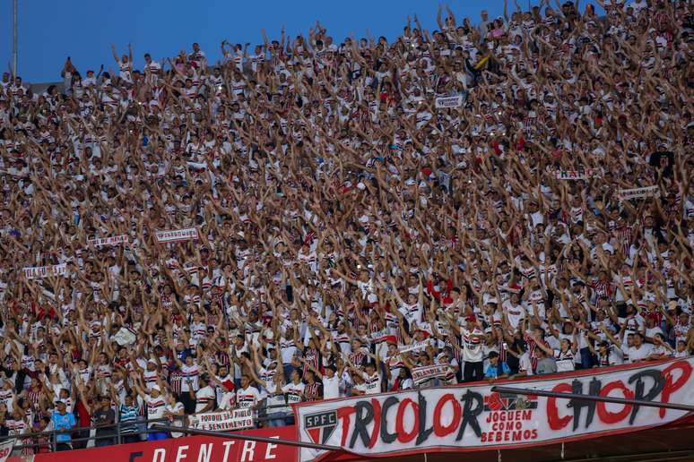 Torcida do São Paulo durante partida contra o Corinthians.