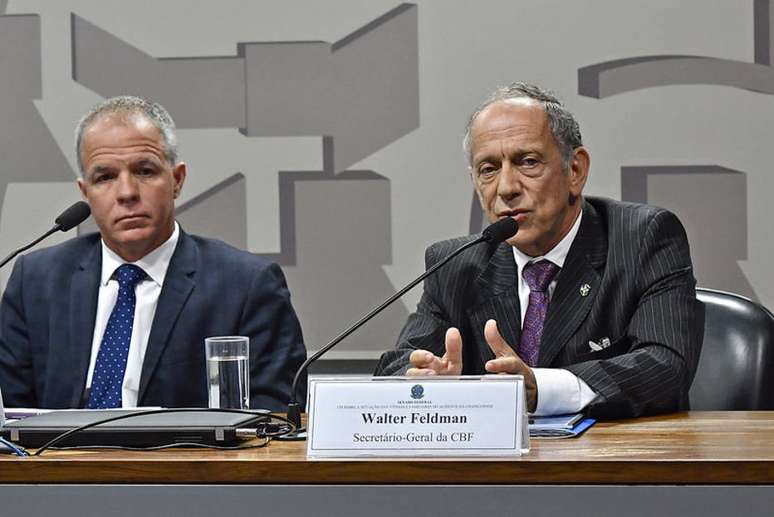 Diretor de registro da CBF, Reynaldo Buzzoni, e o secretário-geral da entidade, Walter Feldman, durante audiência no Senado