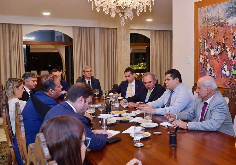 Auxiliares do presidente Jair Bolsonaro voltam à mesa de negociação sobre Orçamento impositivo